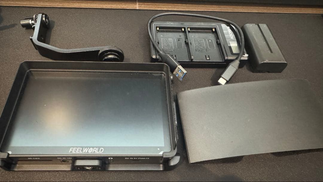 FEELWORLD F6 Plus V2 専用モニターケージ付き