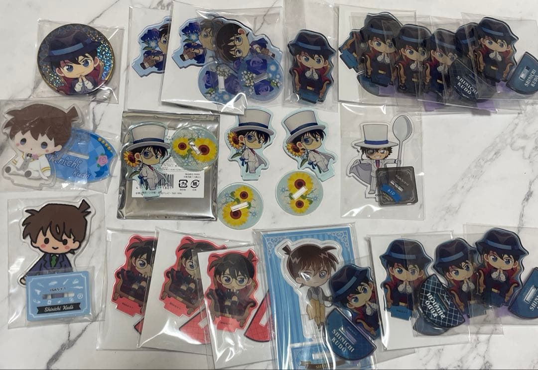 名探偵コナン 工藤新一 chair ver. アクリルスタンド 缶バッジ