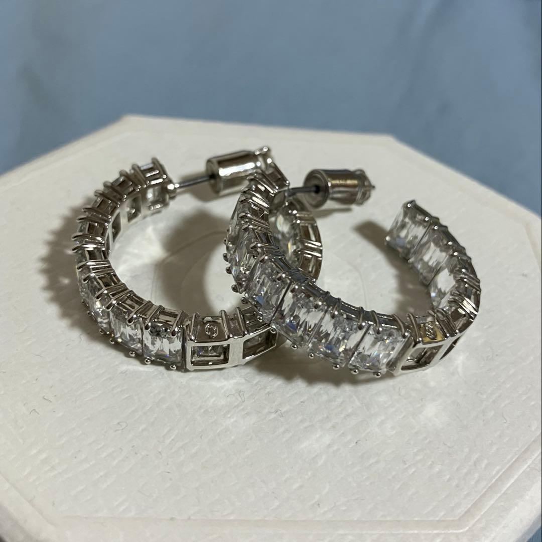 値下げ不可　スワロフスキー　Millenia フープピアス