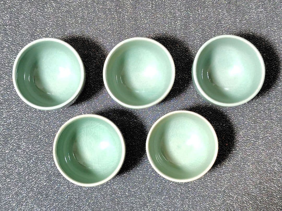 韓国　人間文化財　人間国宝　柳海剛　青磁　雲鶴図　茶碗　ぐい呑み　5個　共箱付き