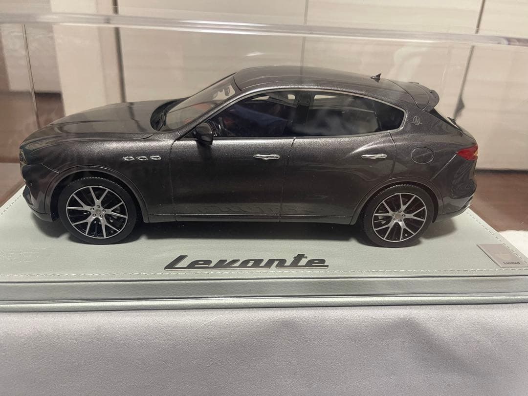 Maserati マセラティ レヴァンテ 1／18 フィギュア