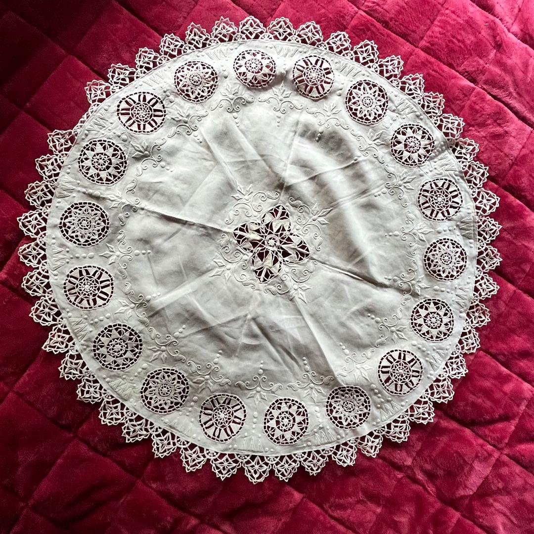 ヨーロピアン　ヴィンテージ　レース+刺繍テーブルクロス