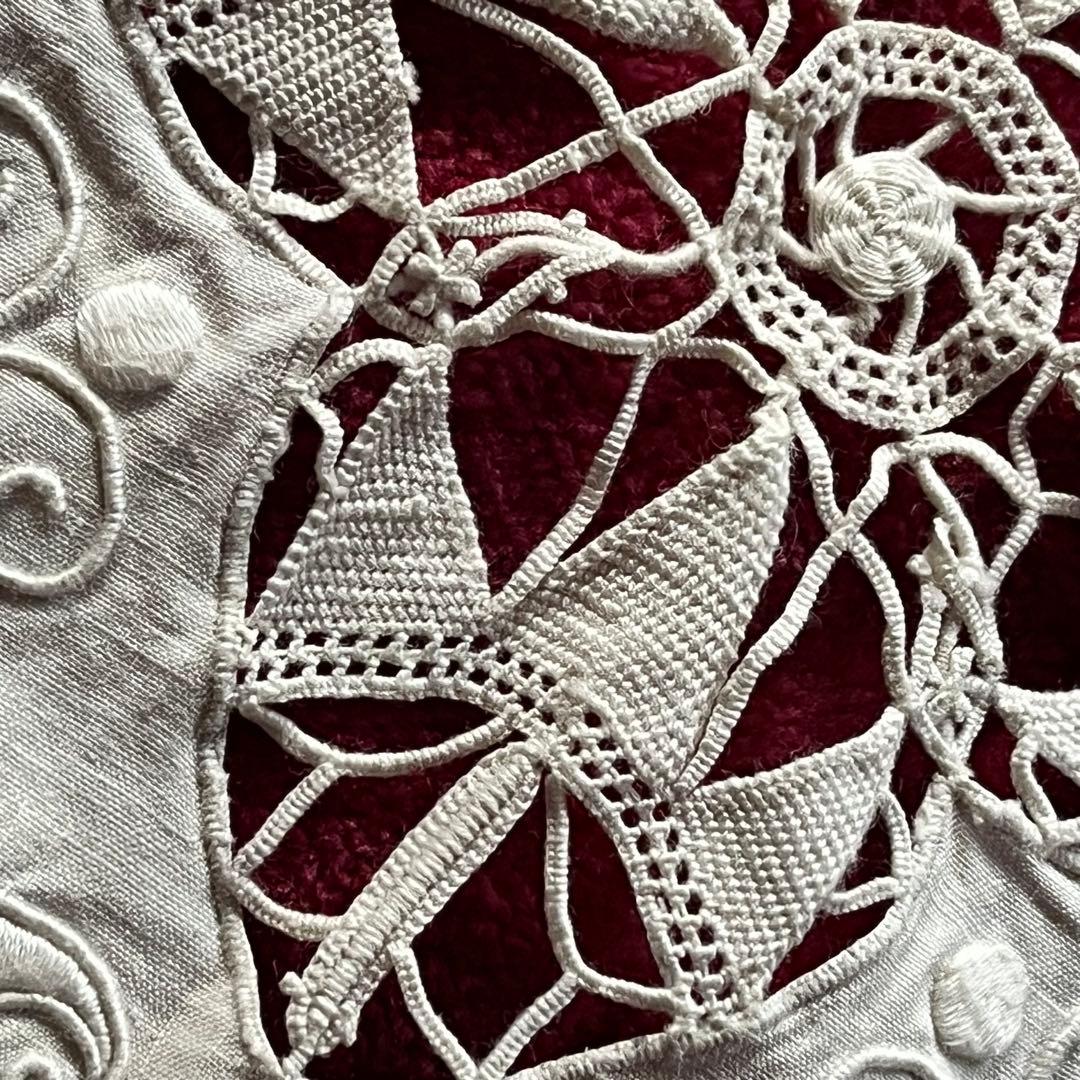 ヨーロピアン　ヴィンテージ　レース+刺繍テーブルクロス