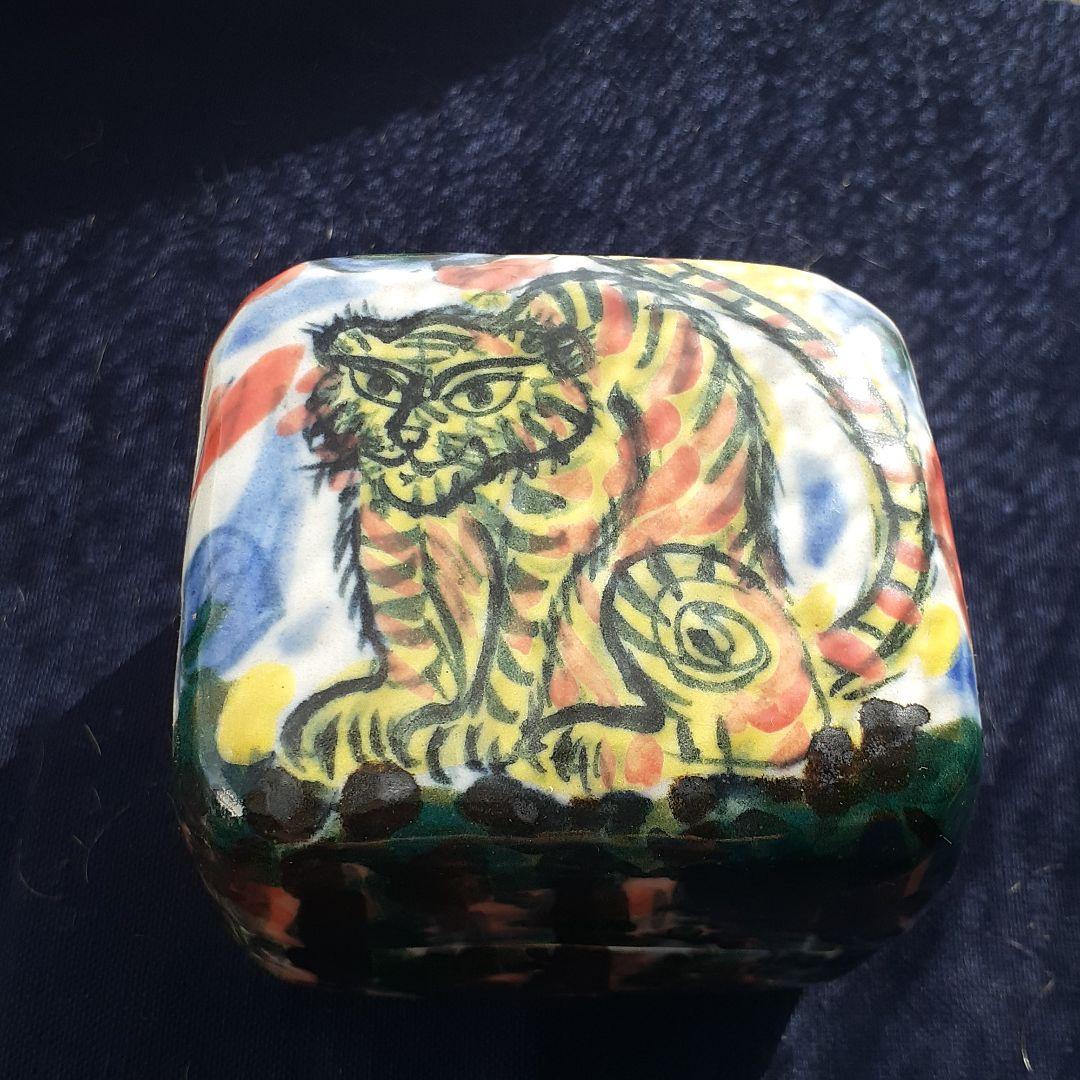 林和一  作          虎図香合❤️