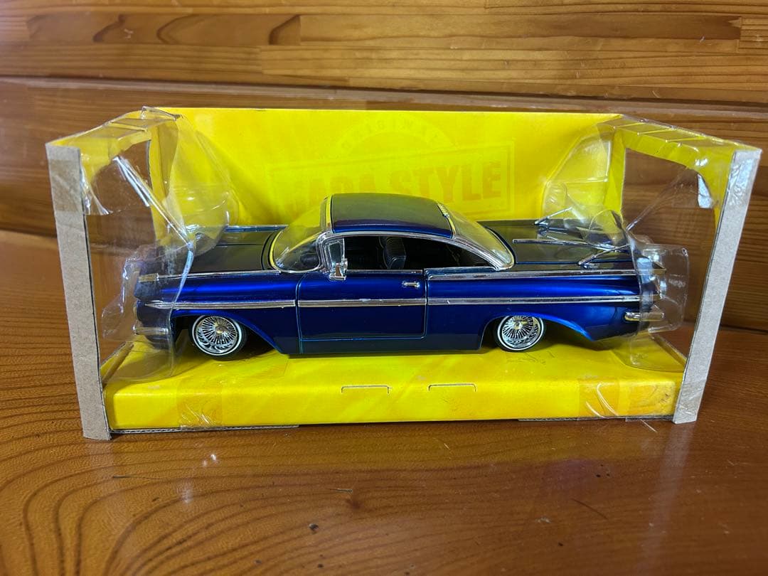 ミニカー Jada CHEVY IMPALA 1959 1/24
