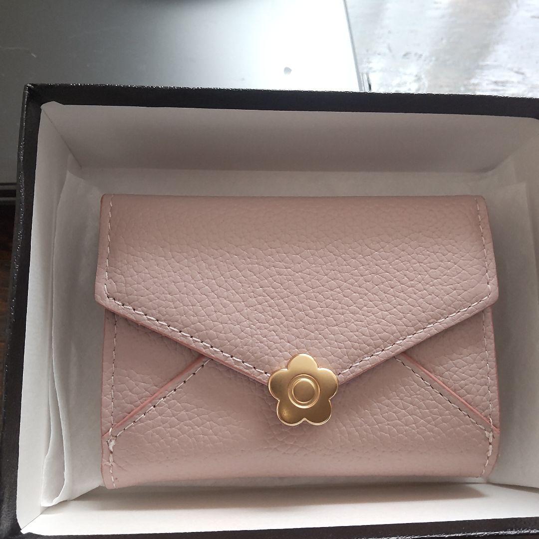 新品 未使用 マリークワント シーリングデイジー レター 三つ折財布