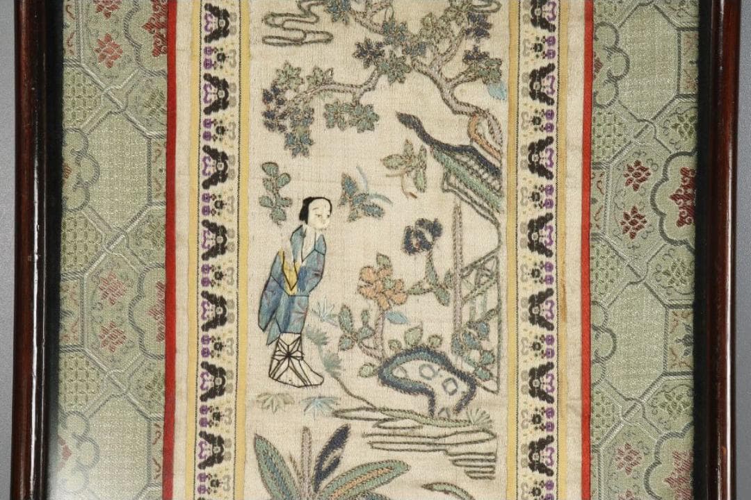 【珍】　★ 額装 才子佳人図繍片 ★　民国時期　刺繍 人物紋 亭台紋　民間織繍