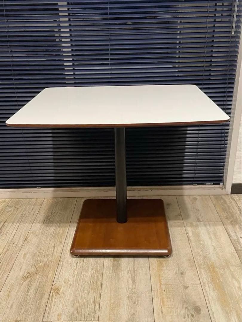 美品　カリモク60 カフェテーブル