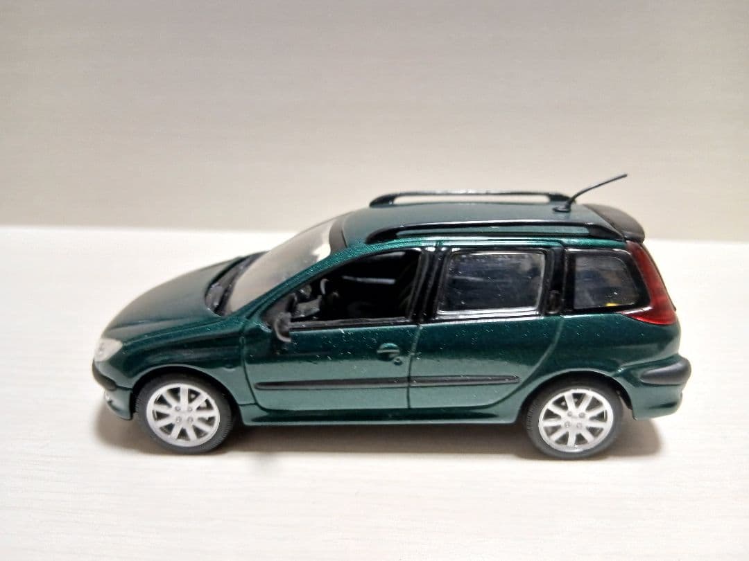 NOREVノレブ製 Peugeotプジョー206SW 1/43スケールミニカー