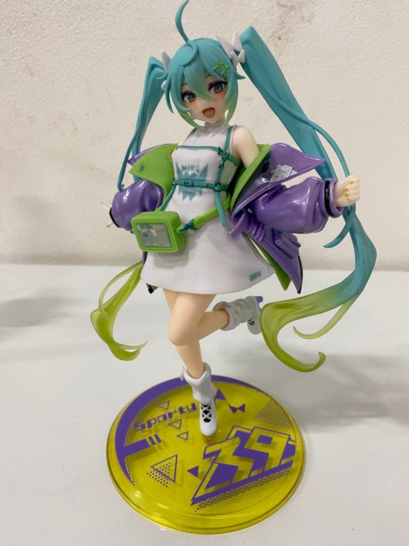 ID8731: 4体セット 初音ミク レーシングミク フィギュア 2023