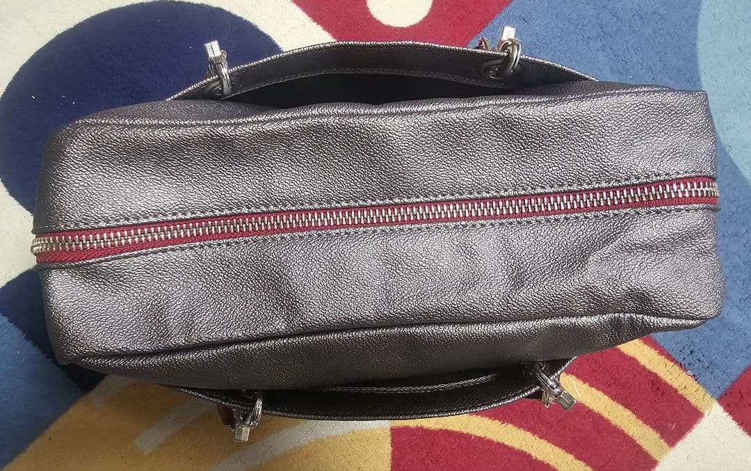 アンジュールアンサック　メタリックグレー ボックス型バッグ