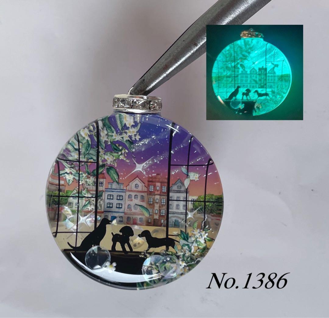 夕夏/レジン/紅葉と子犬達　蓄光　オルゴナイトネックレス