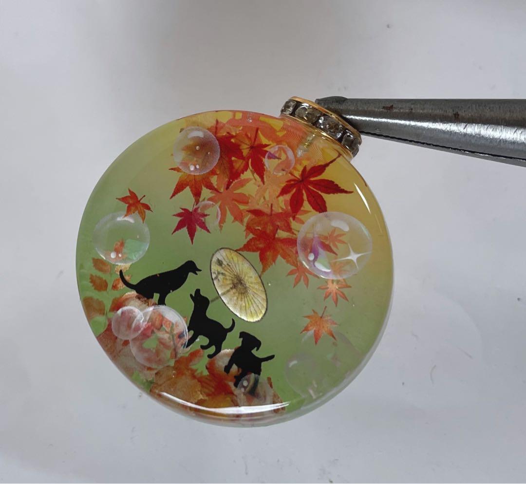 夕夏/レジン/紅葉と子犬達　蓄光　オルゴナイトネックレス