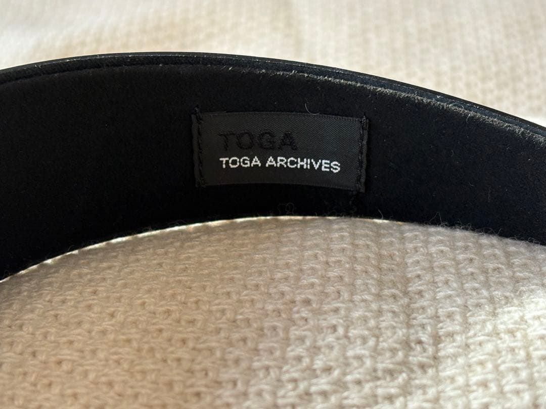 『TOGA』　LEATHER HEADBAND ブラック