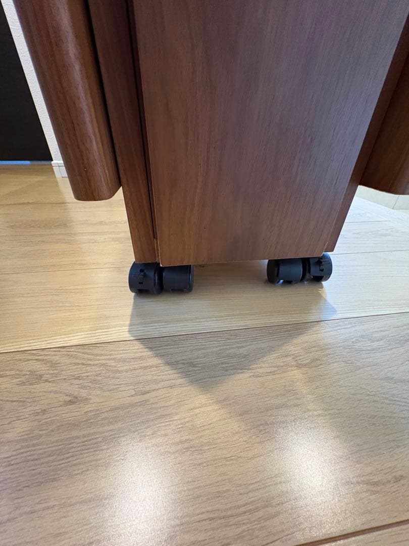 Ｔバタフライテーブル 折り畳み式 ウォールナット柄 島忠製キャスター付中古 美品