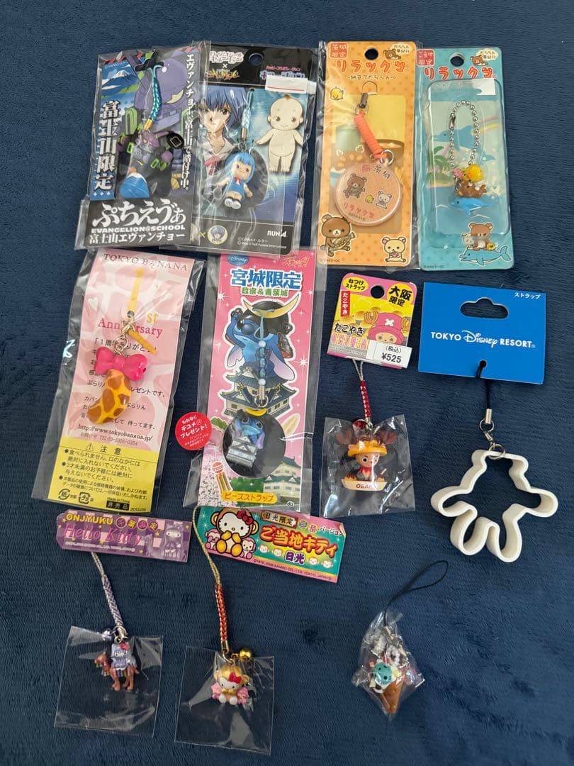 【新品】ご当地限定等　ハローキティ　エヴァン リラックマ等ストラップ11個セット