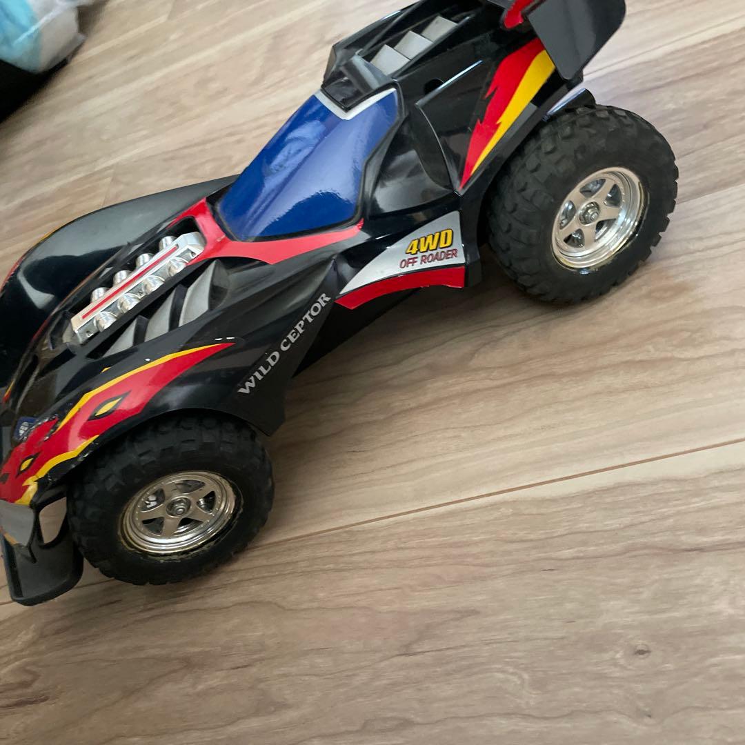 WILD CEPTOR ラジコンカー 黒/赤/青