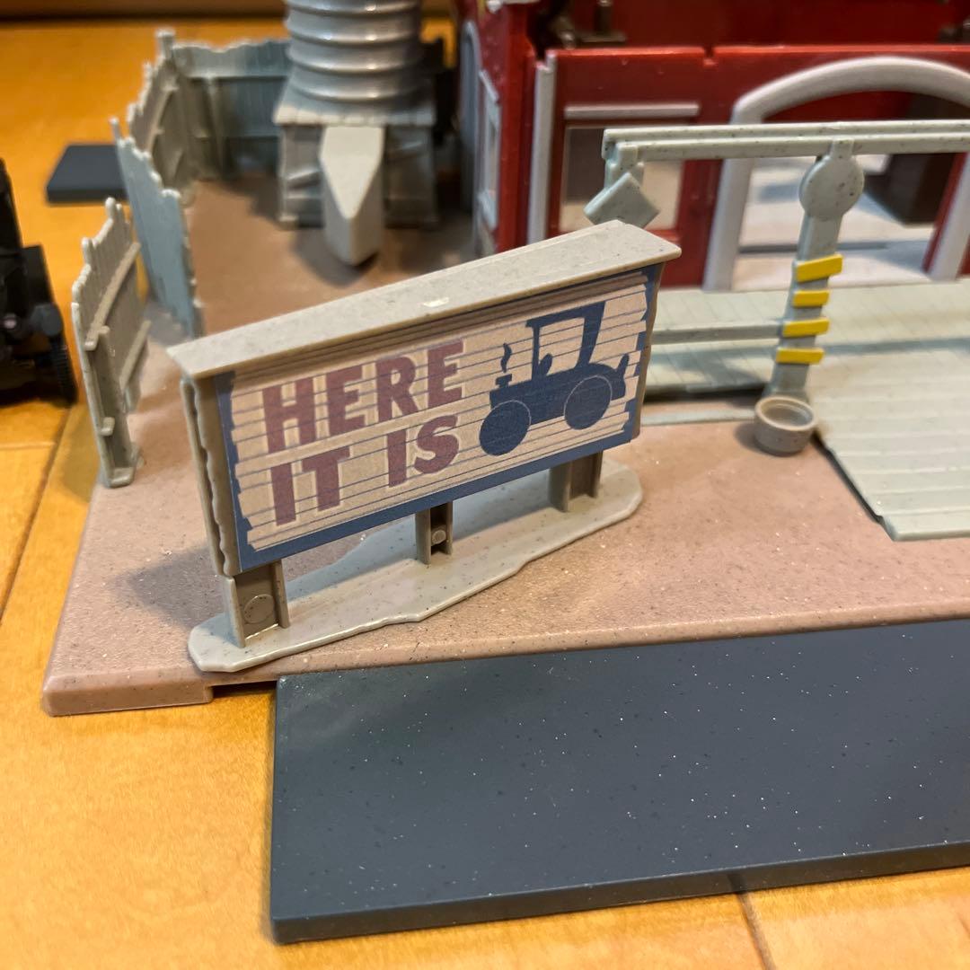 マテルカーズ　リジーの記念グッズショップラジエータースプリングスプレイセット