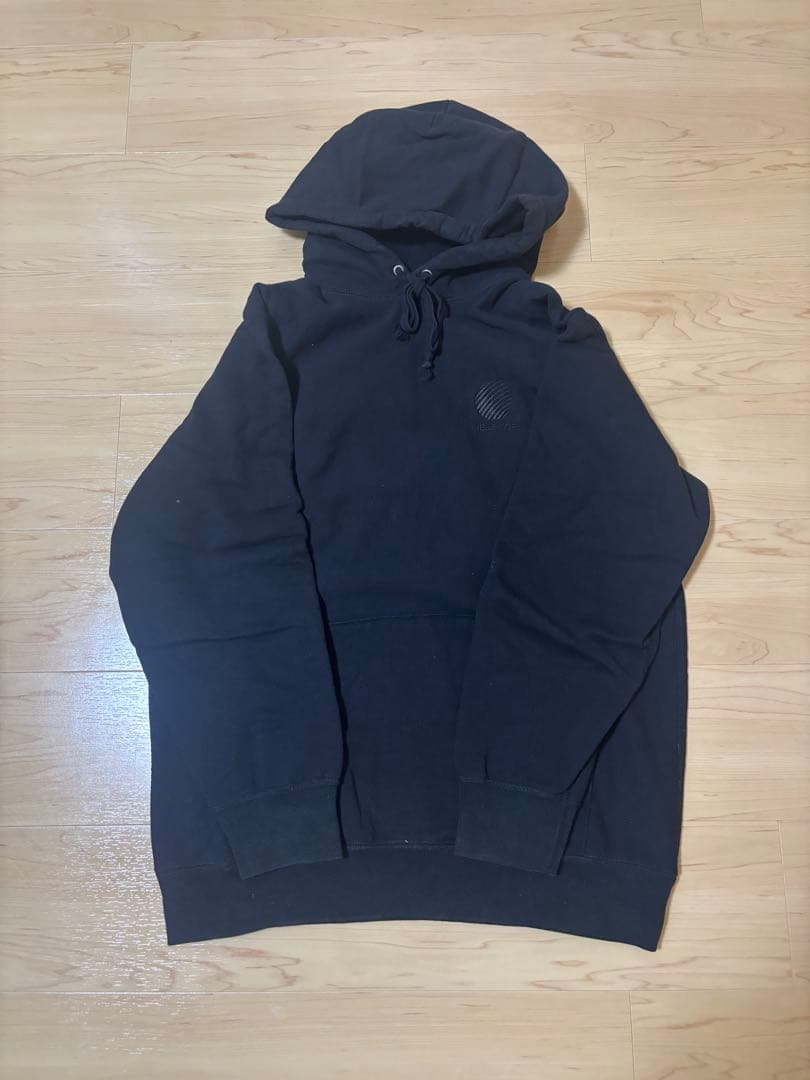 hellrazor 刺繍ロゴパーカー