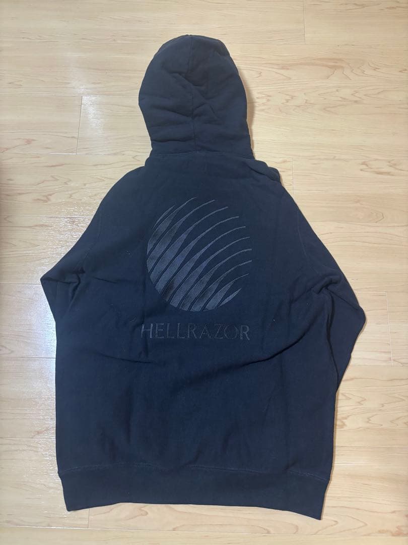 hellrazor 刺繍ロゴパーカー