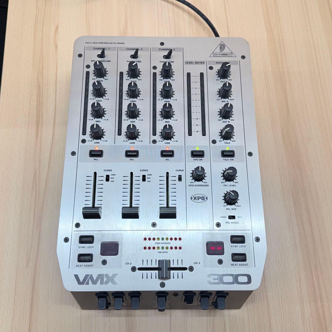 BEHRINGER VMX 300 DJミキサー
