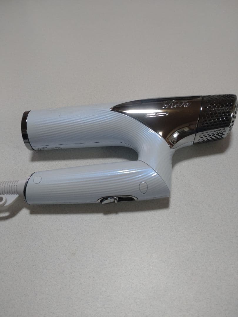リファ ドライヤー ホワイト　※ボタン欠け
