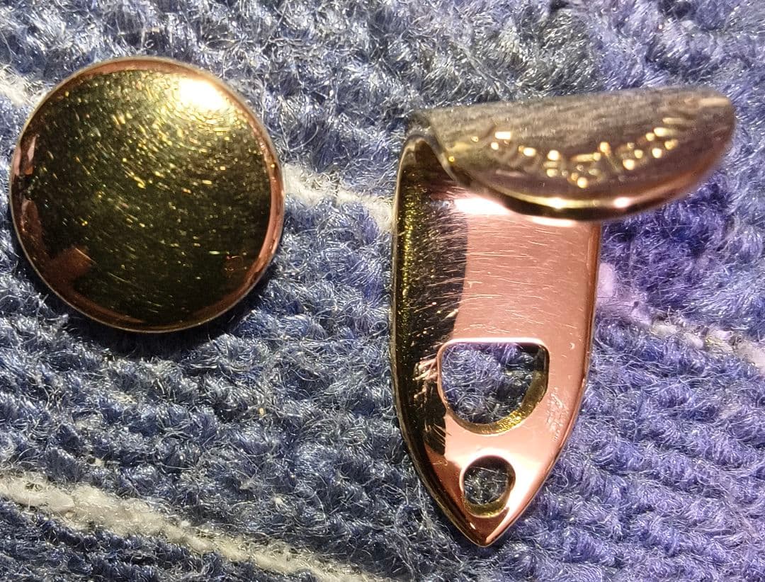 アルトサックス用サムレストとヤニーブースター