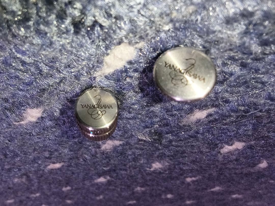 アルトサックス用サムレストとヤニーブースター