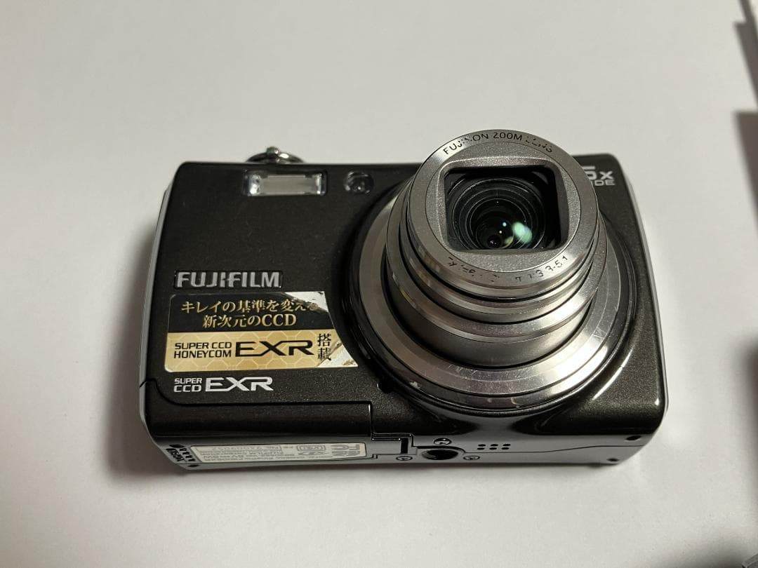 FUJIFILM FinePix F200EXR 光学5倍コンデジ
