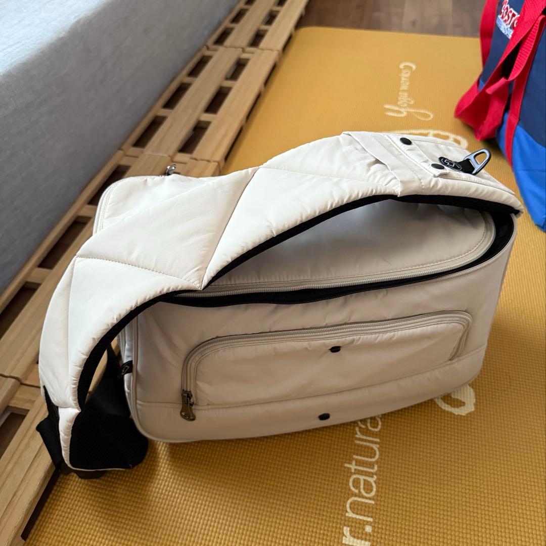 ssoook SLINGBAG　ペットキャリーバッグ Sサイズ　右
