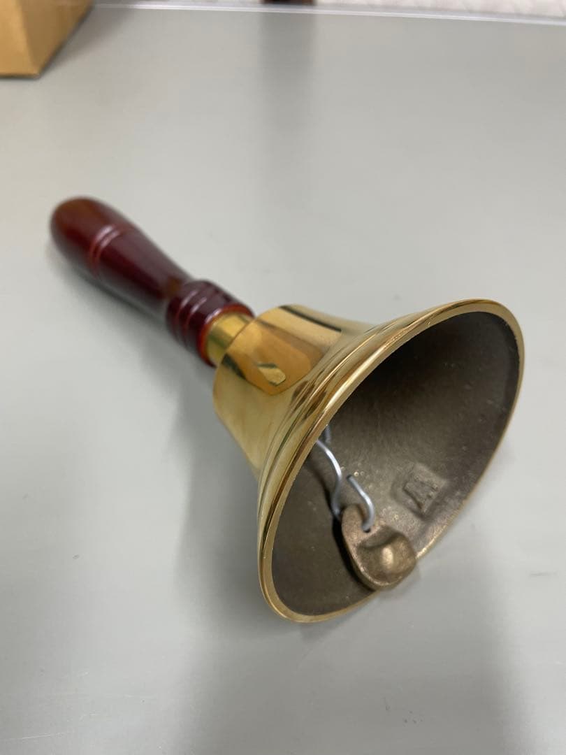 真鍮製ハンドベル 木製ハンドル付き　小