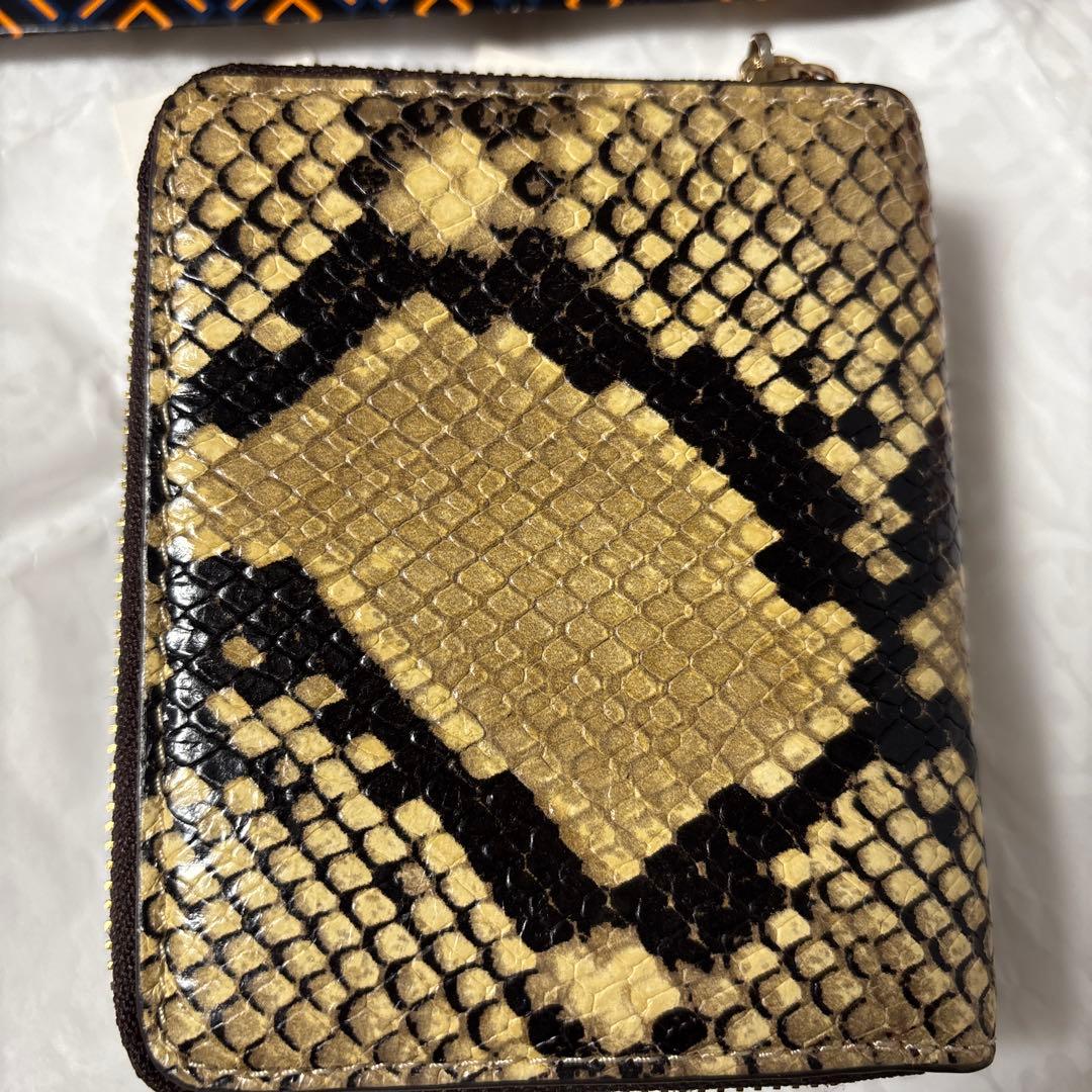 トリーバーチ パイソン柄二つ折り財布