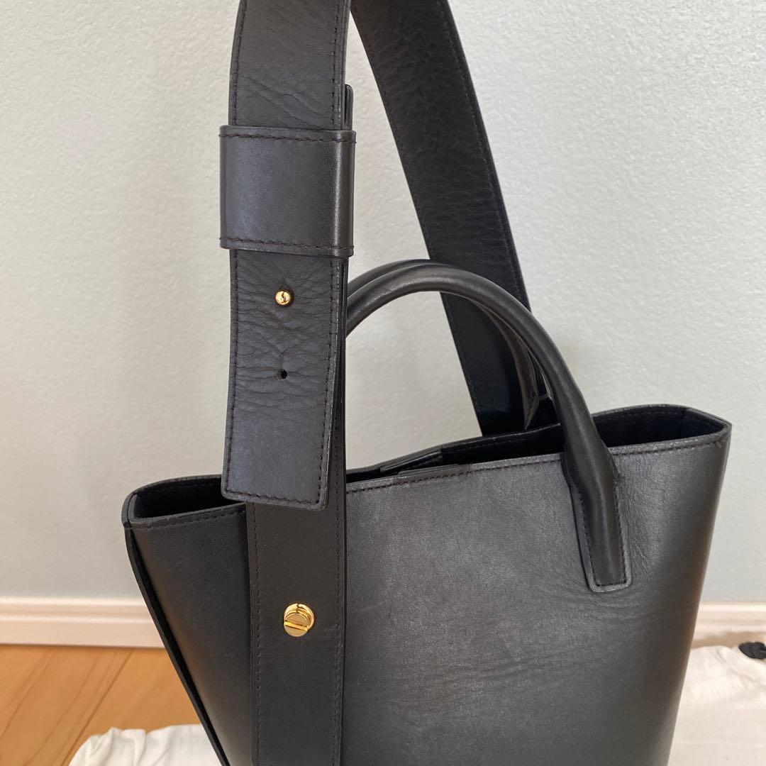 MARY AL TERNA メアリオルターナ　ブラックレザーハンドバッグ