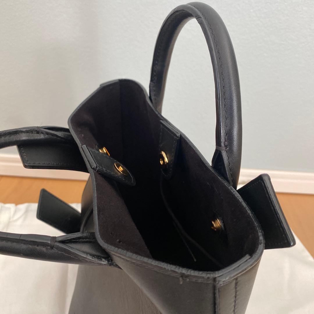 MARY AL TERNA メアリオルターナ　ブラックレザーハンドバッグ