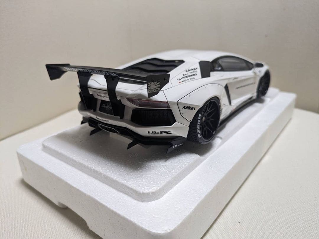 オートアート　アベンタドール　1/18