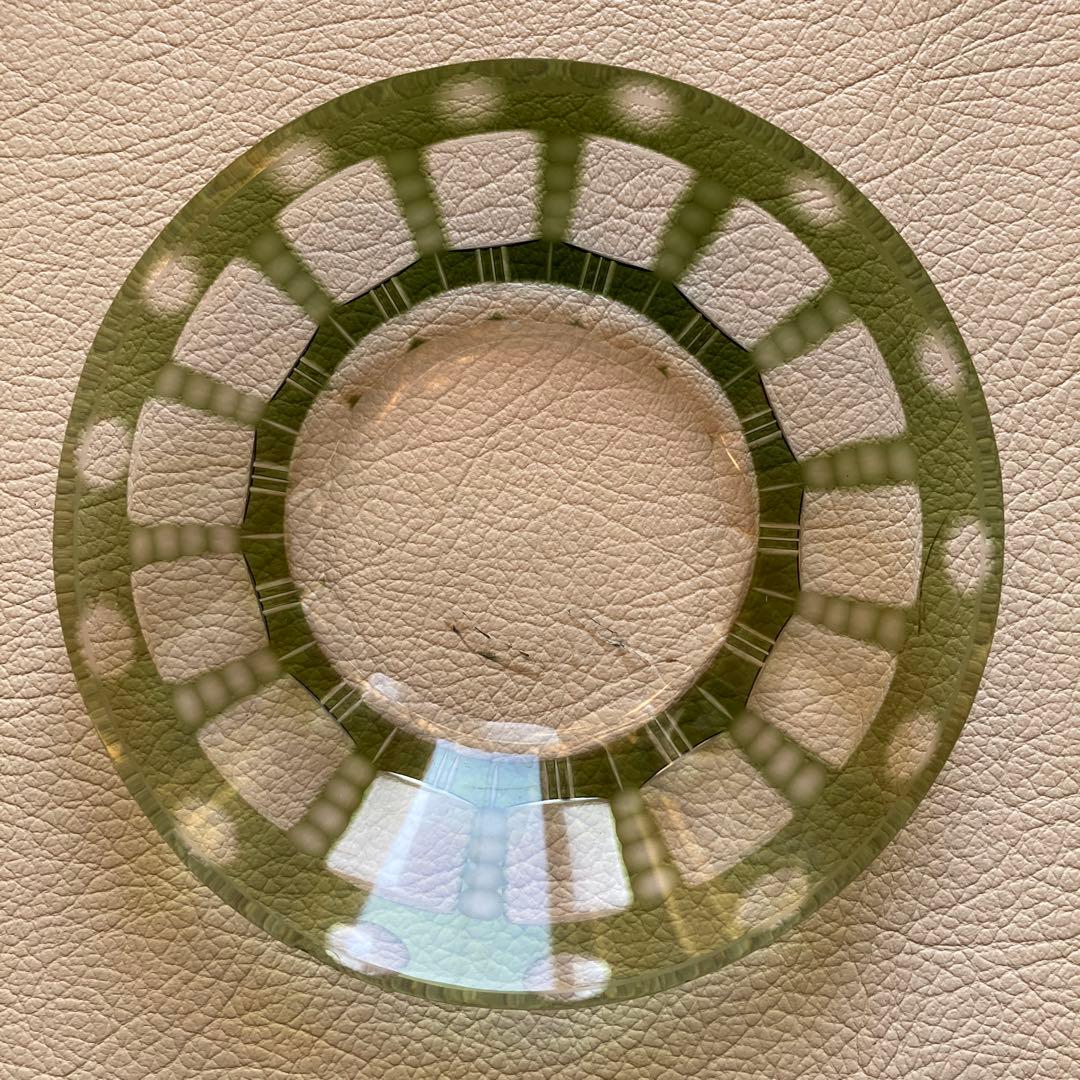 古い江戸切子(うぐいす色)小皿2枚　11×2cm ひび、かけあり　割れなし