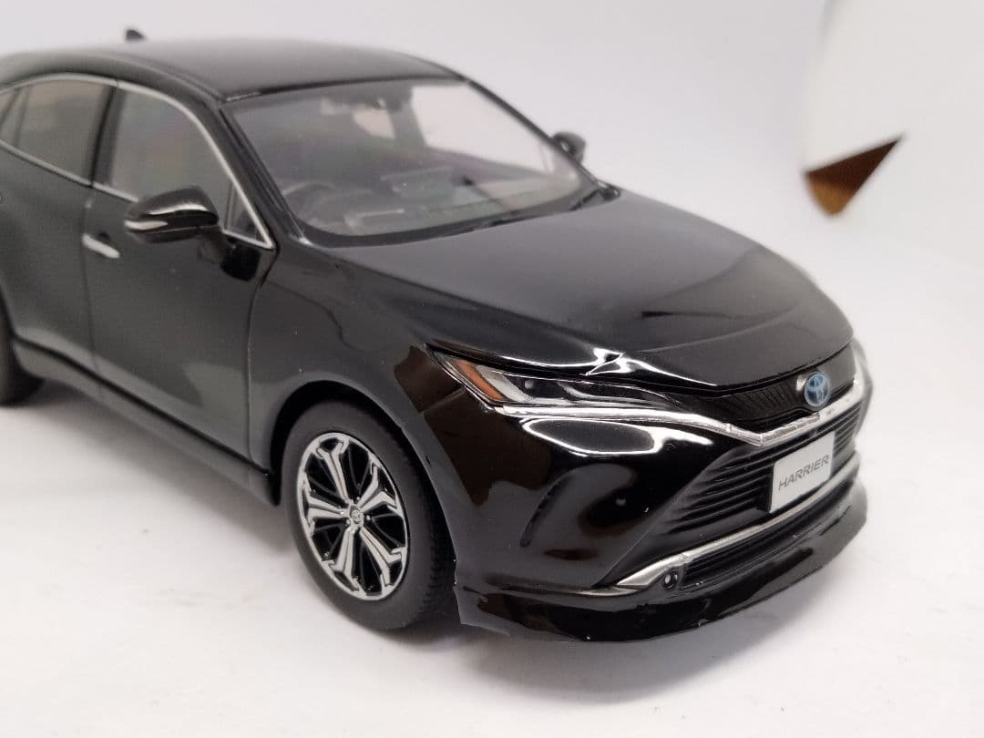 トヨタ ハリアー ブラック　カラーサンプル　1/30　ミニカー