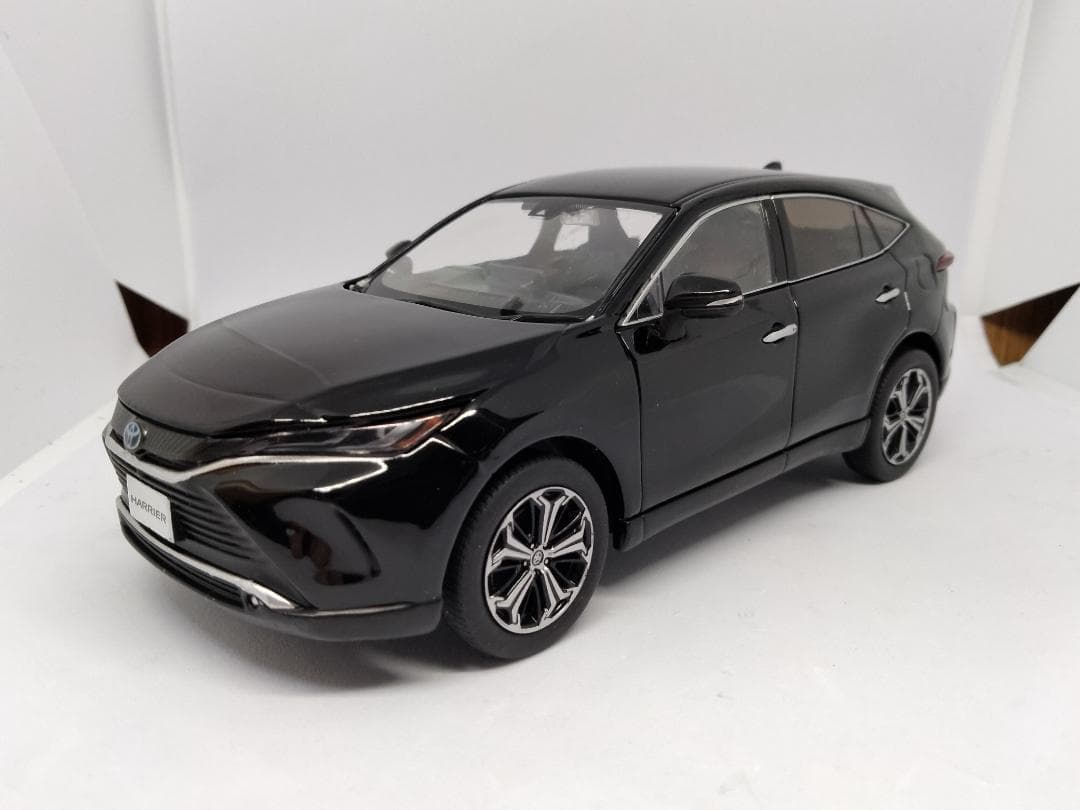 トヨタ ハリアー ブラック　カラーサンプル　1/30　ミニカー