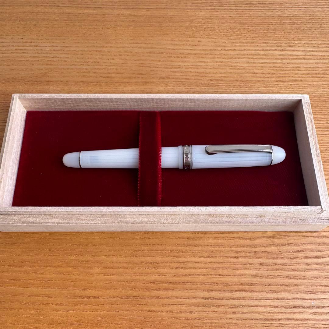 プラチナ万年筆ホワイトタイガー字幅SF