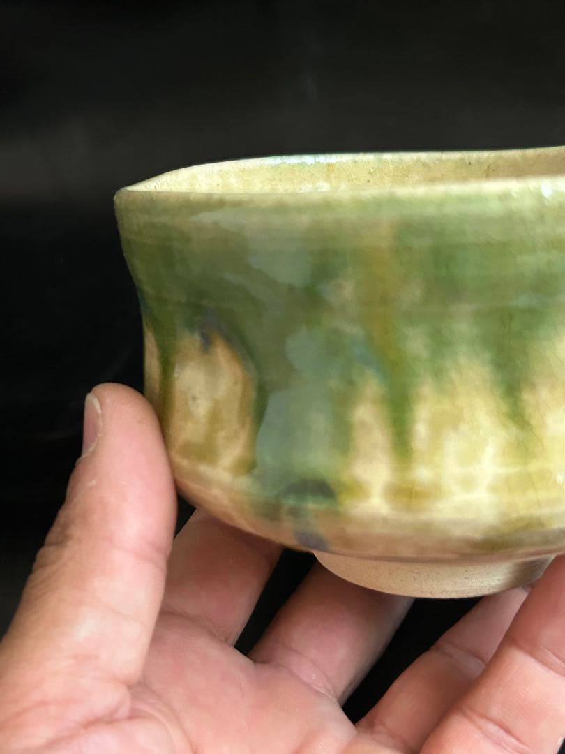 遺品整理中◾️蔵から美しい緑色の釉薬が滝の様に流れる抹茶茶碗が出て来ました。