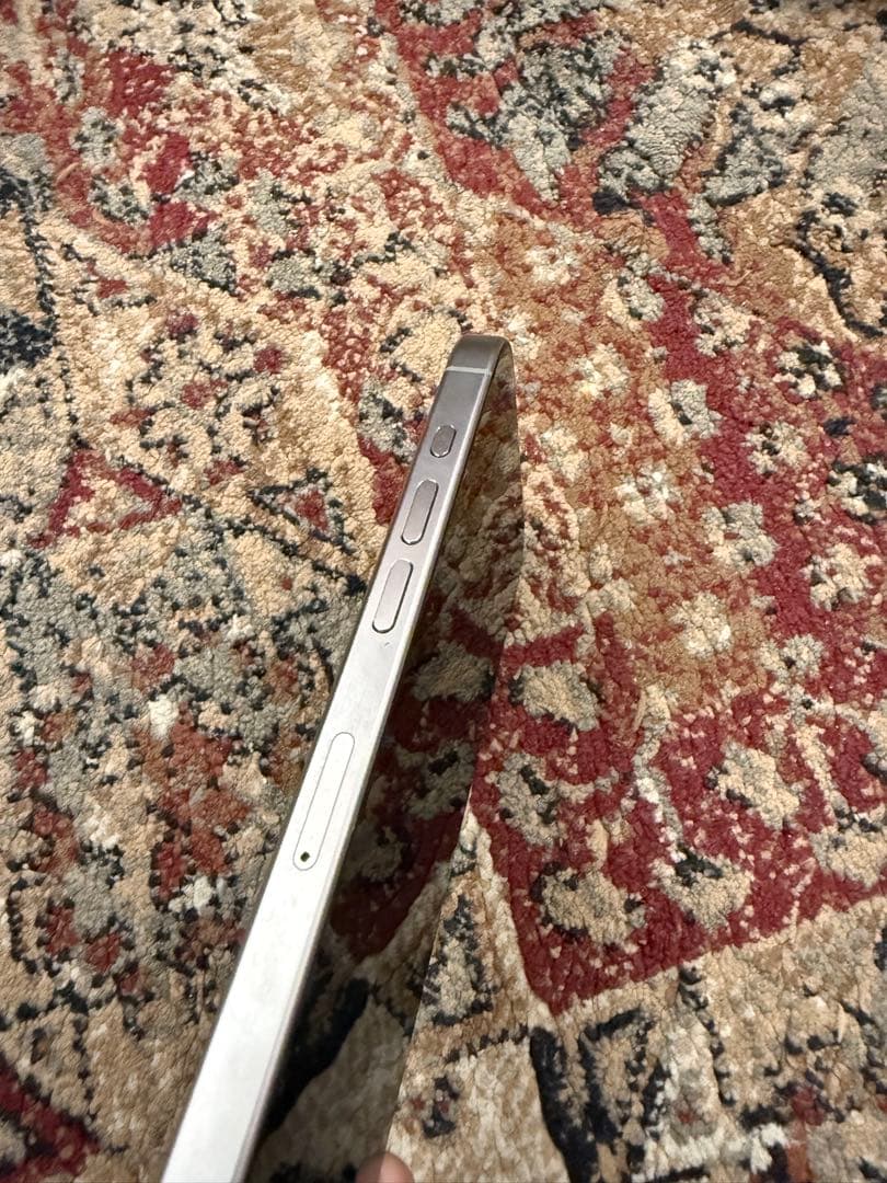 美品　iPhone 15 Pro 1TB ナチュラルチタニウム