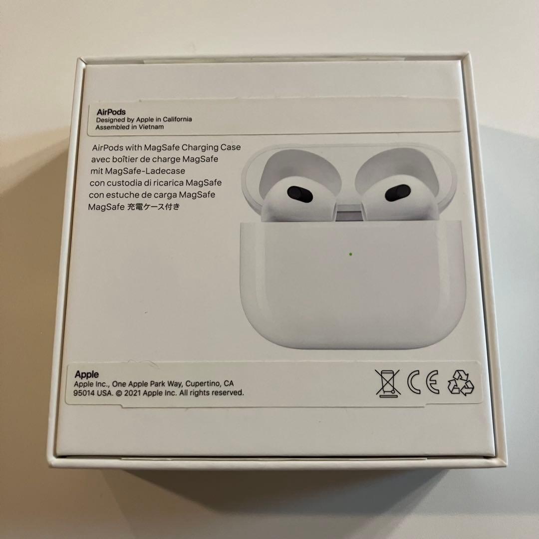美品　Apple AirPods 第三世代　MME73J/A
