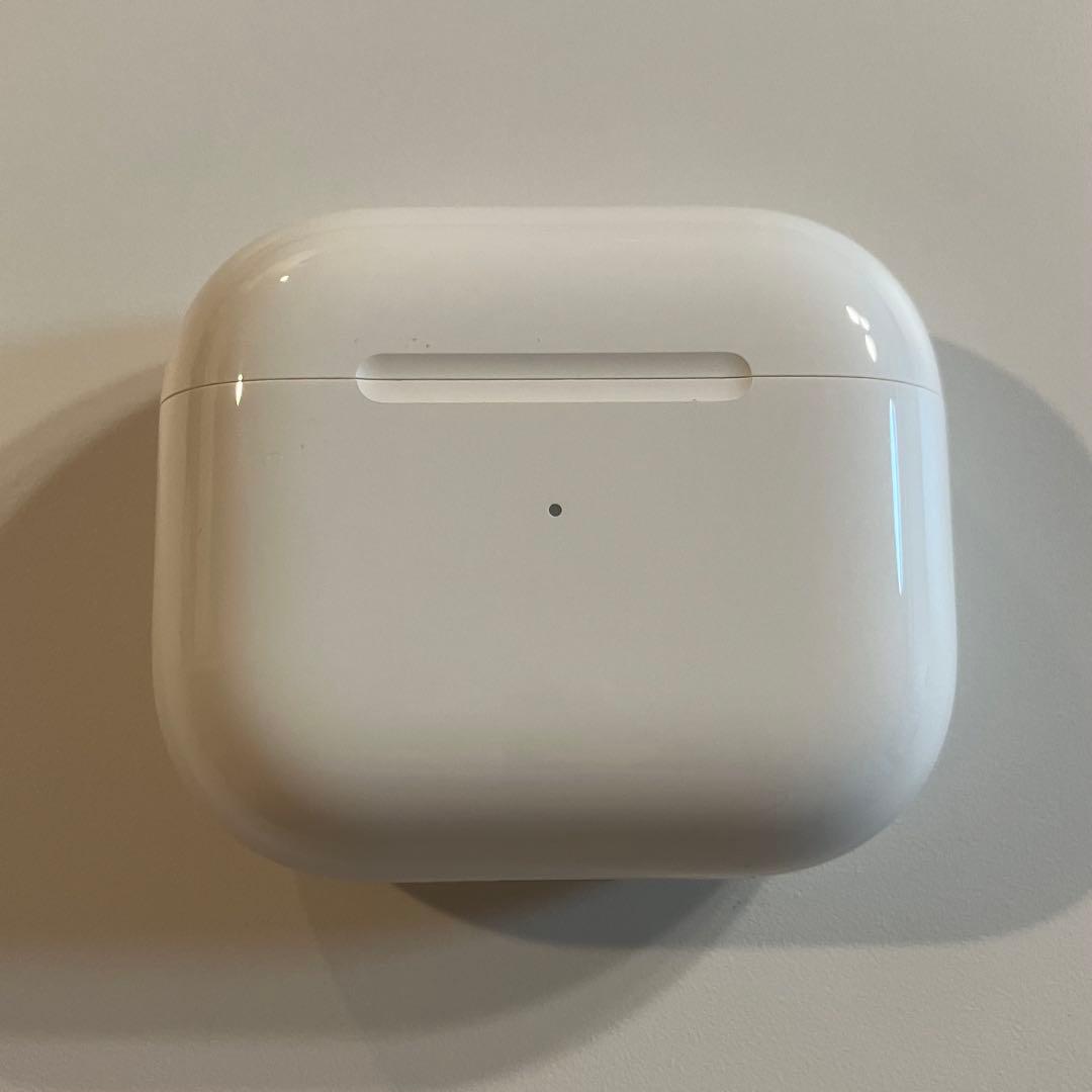 美品　Apple AirPods 第三世代　MME73J/A