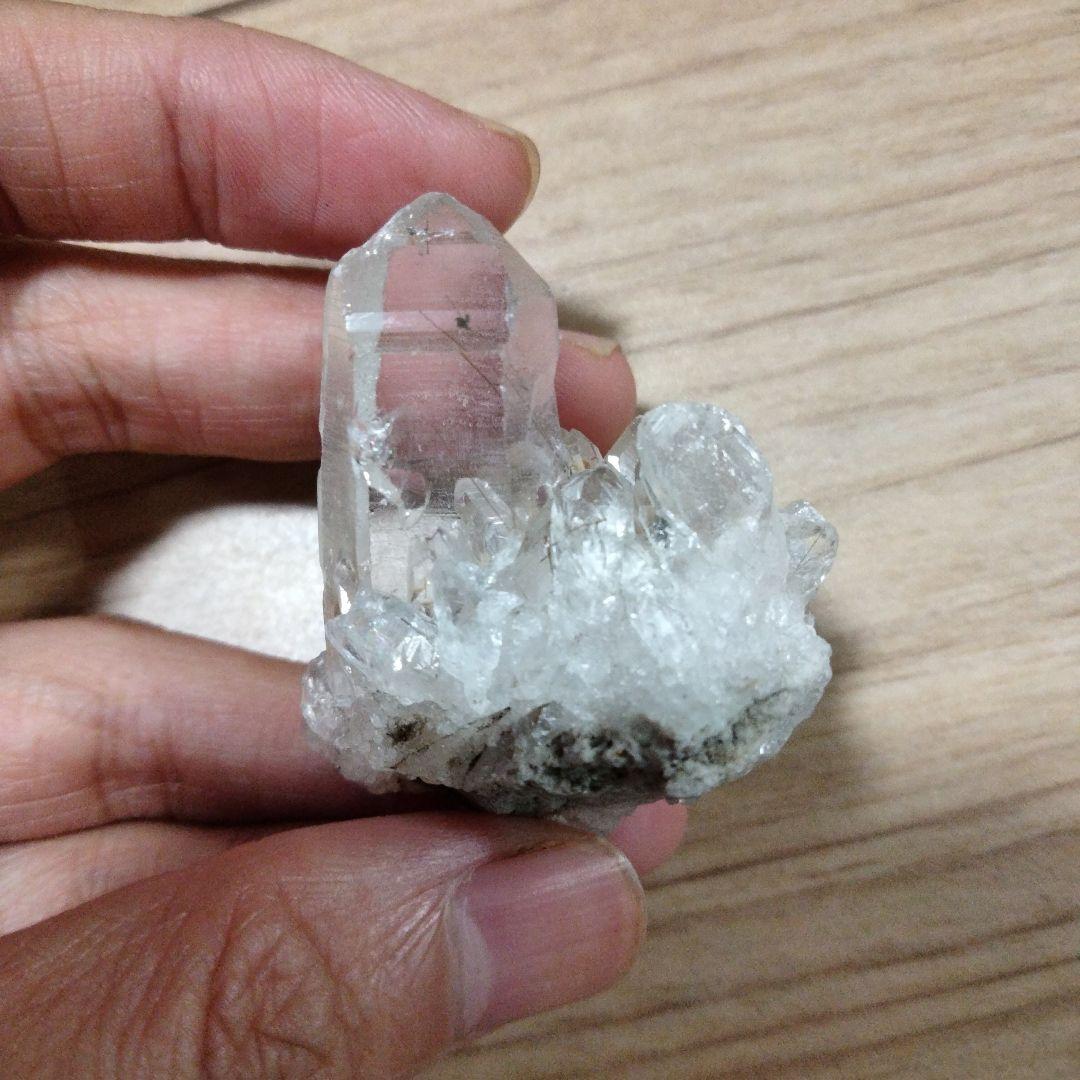 国産鉱物　山梨県　塩山竹森山　天然水晶　　トルマリン入り水晶
