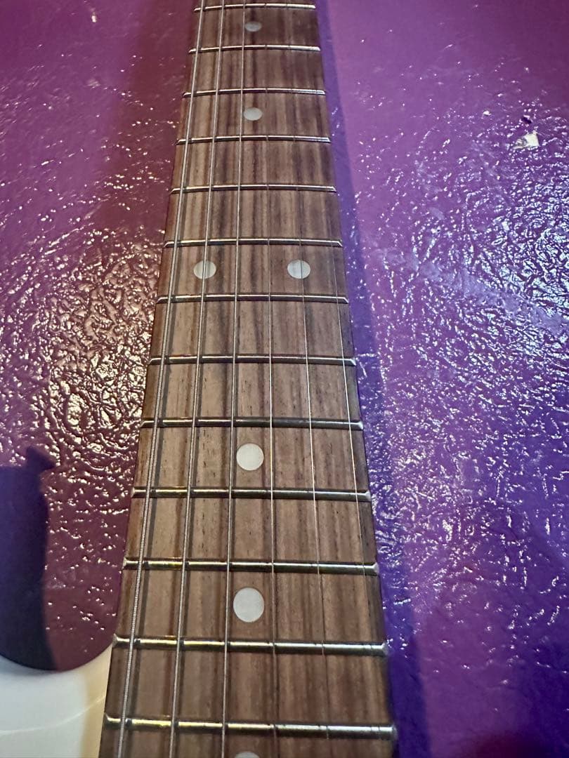 Legend ストラトキャスター　エレキギター ホワイト