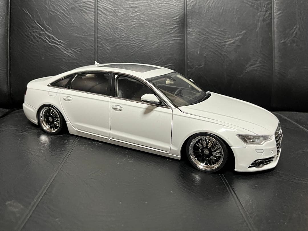 アウディ　A6L 1/18