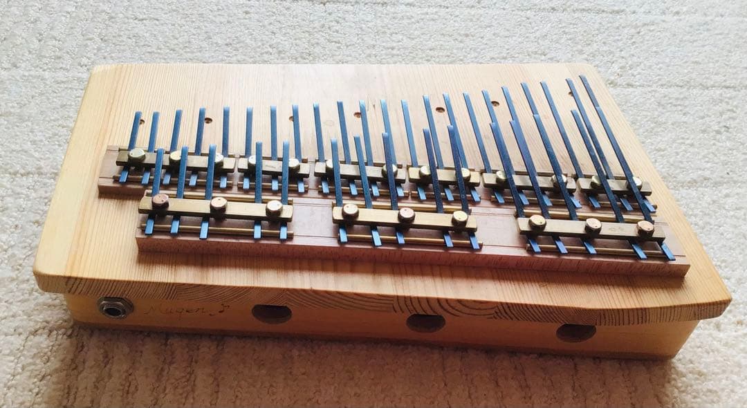 夢幻工房のピアノ鍵盤式37音カリンバ　ピックアップ付き