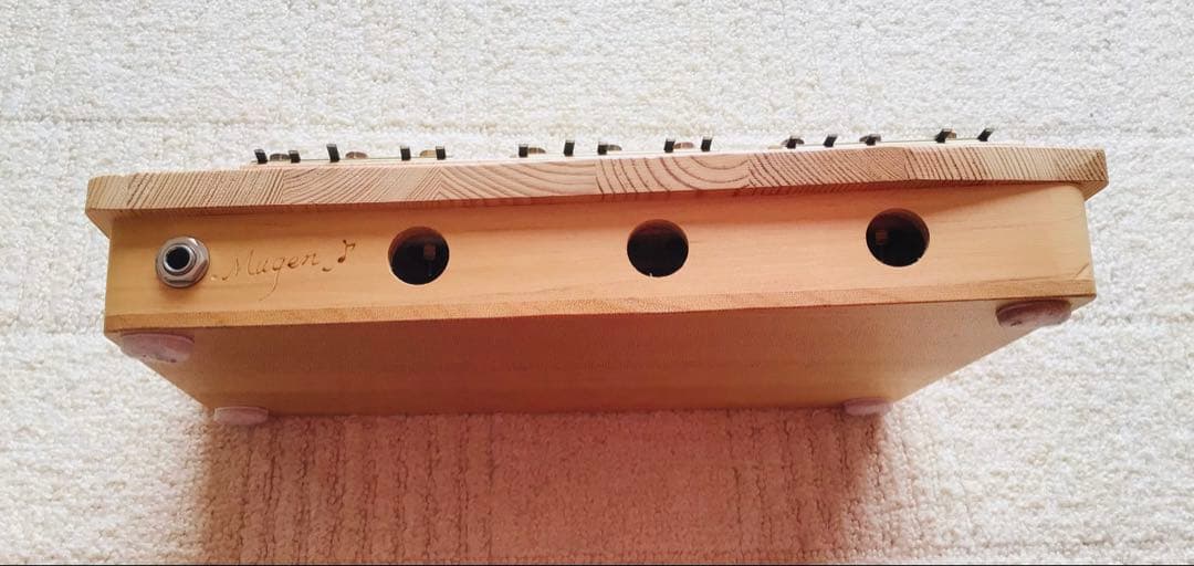 夢幻工房のピアノ鍵盤式37音カリンバ　ピックアップ付き