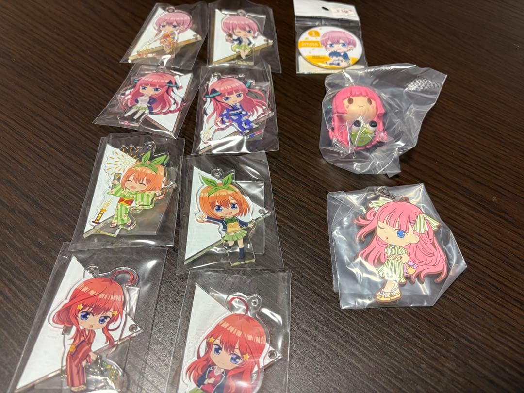 五等分の花嫁、カノカリ、ホロライブ、にじさんじ、ぼざろ、リゼロまとめ売り