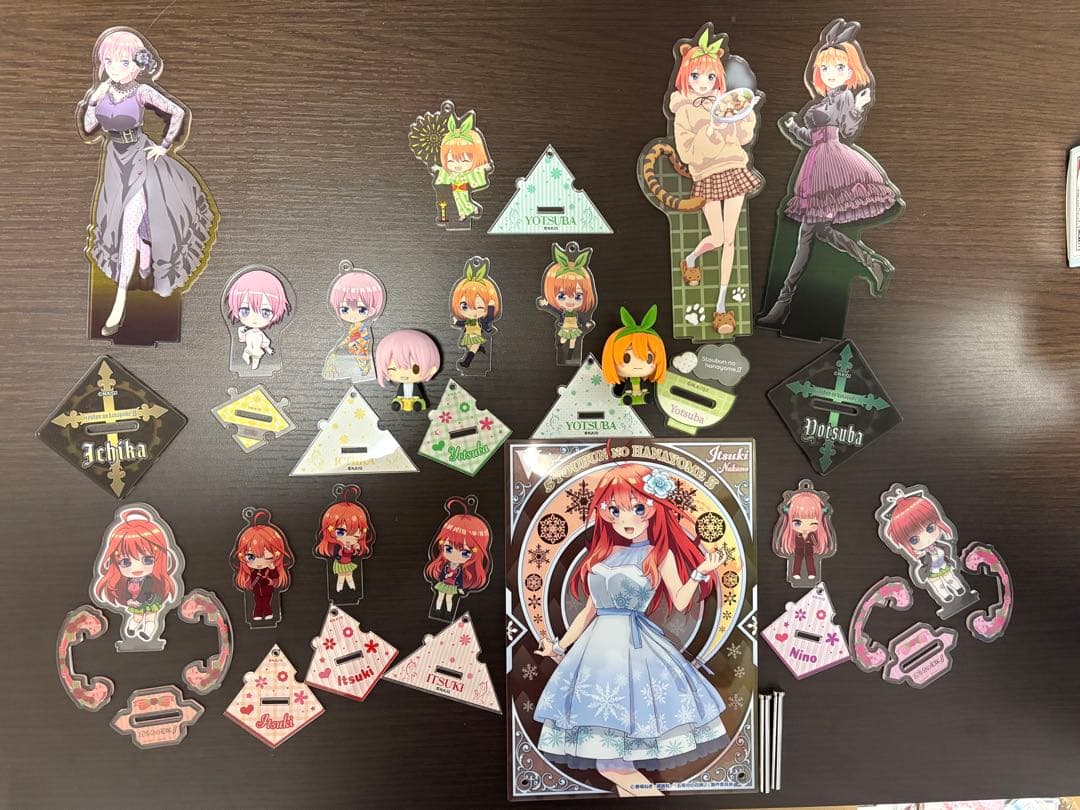 五等分の花嫁、カノカリ、ホロライブ、にじさんじ、ぼざろ、リゼロまとめ売り